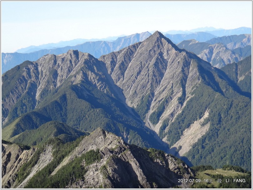 2012-07-13 07-39-48南湖大山看中央尖山.JPG